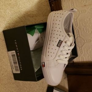 Tommy Hilfiger sneakers size 7